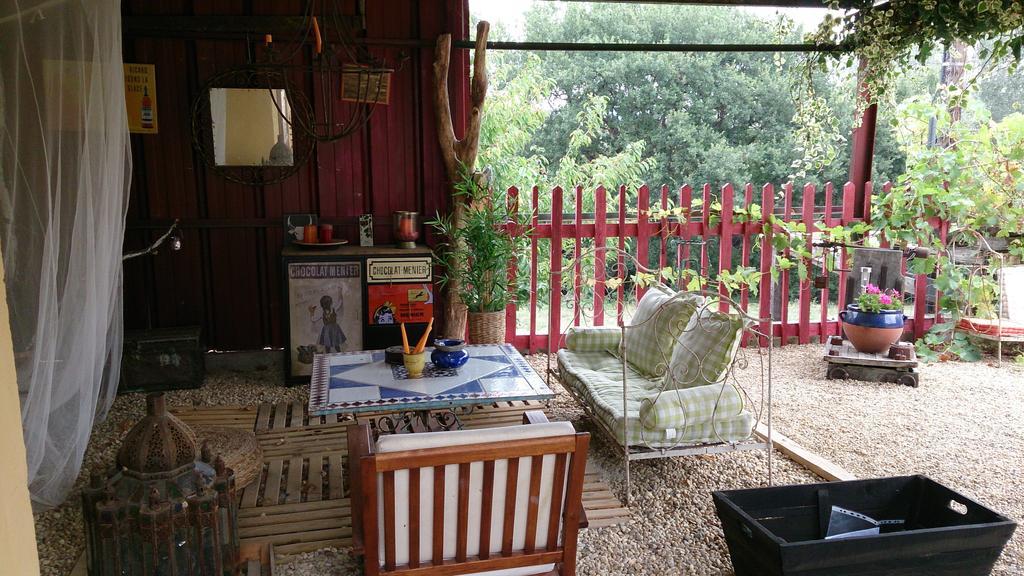 Le Mas Du Ruisseau Bellegarde  Kamer foto